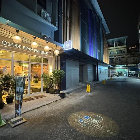 Twenty Two Place Hostel - Sukhumvit 22 Bangkok Exterior photo