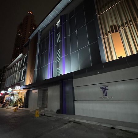 Twenty Two Place Hostel - Sukhumvit 22 Bangkok Exterior photo