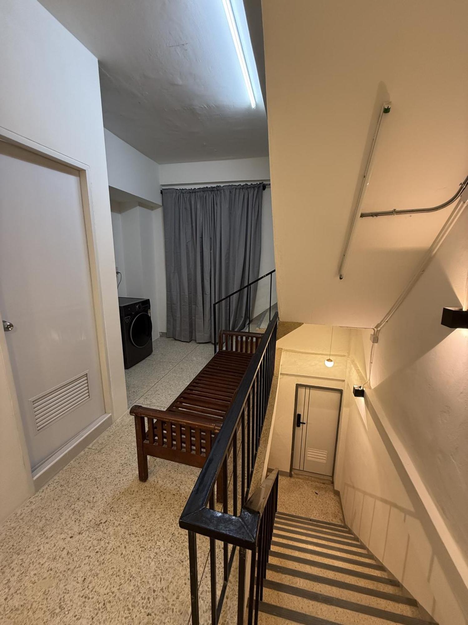 Twenty Two Place Hostel - Sukhumvit 22 Bangkok Exterior photo