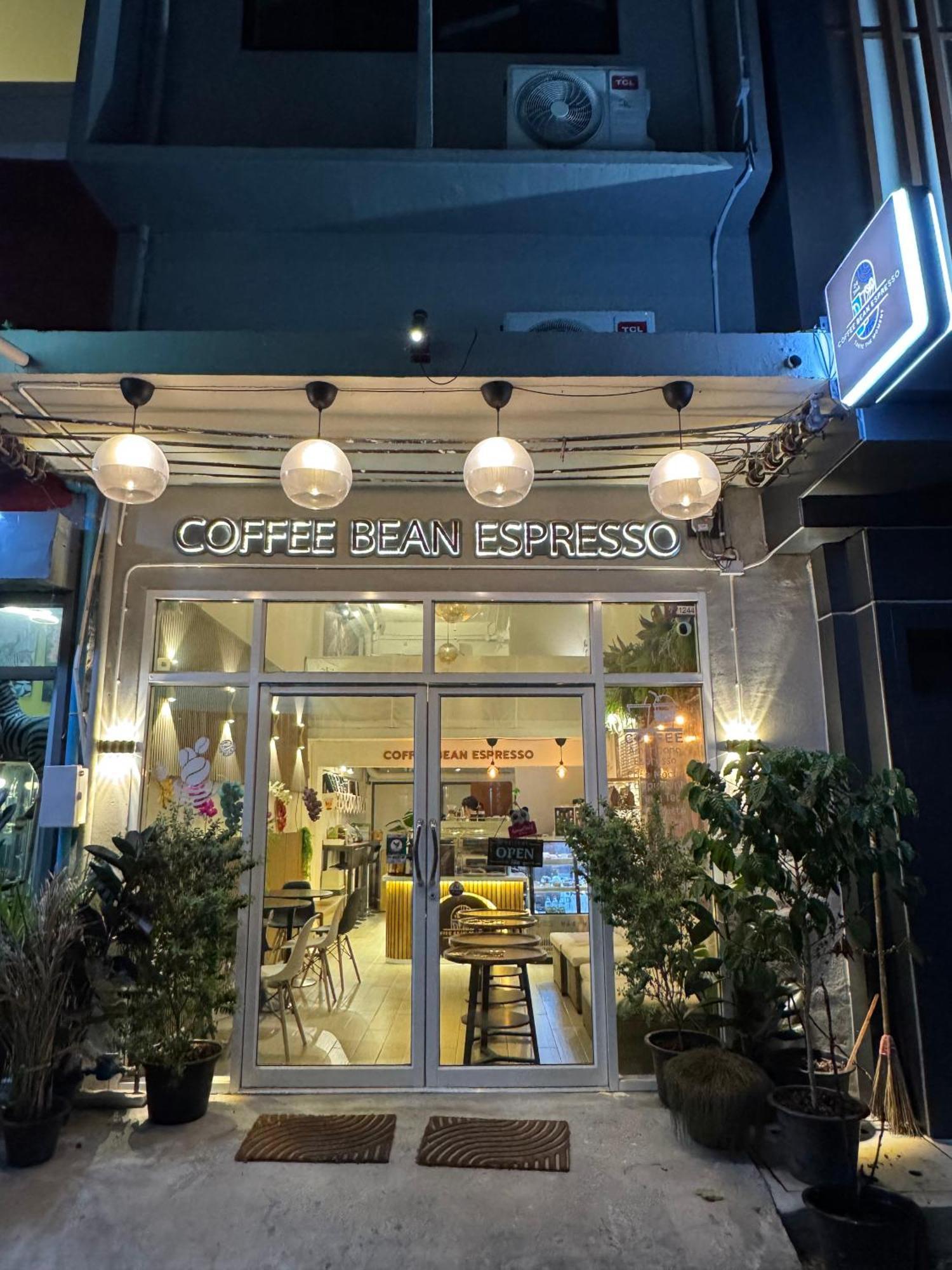 Twenty Two Place Hostel - Sukhumvit 22 Bangkok Exterior photo