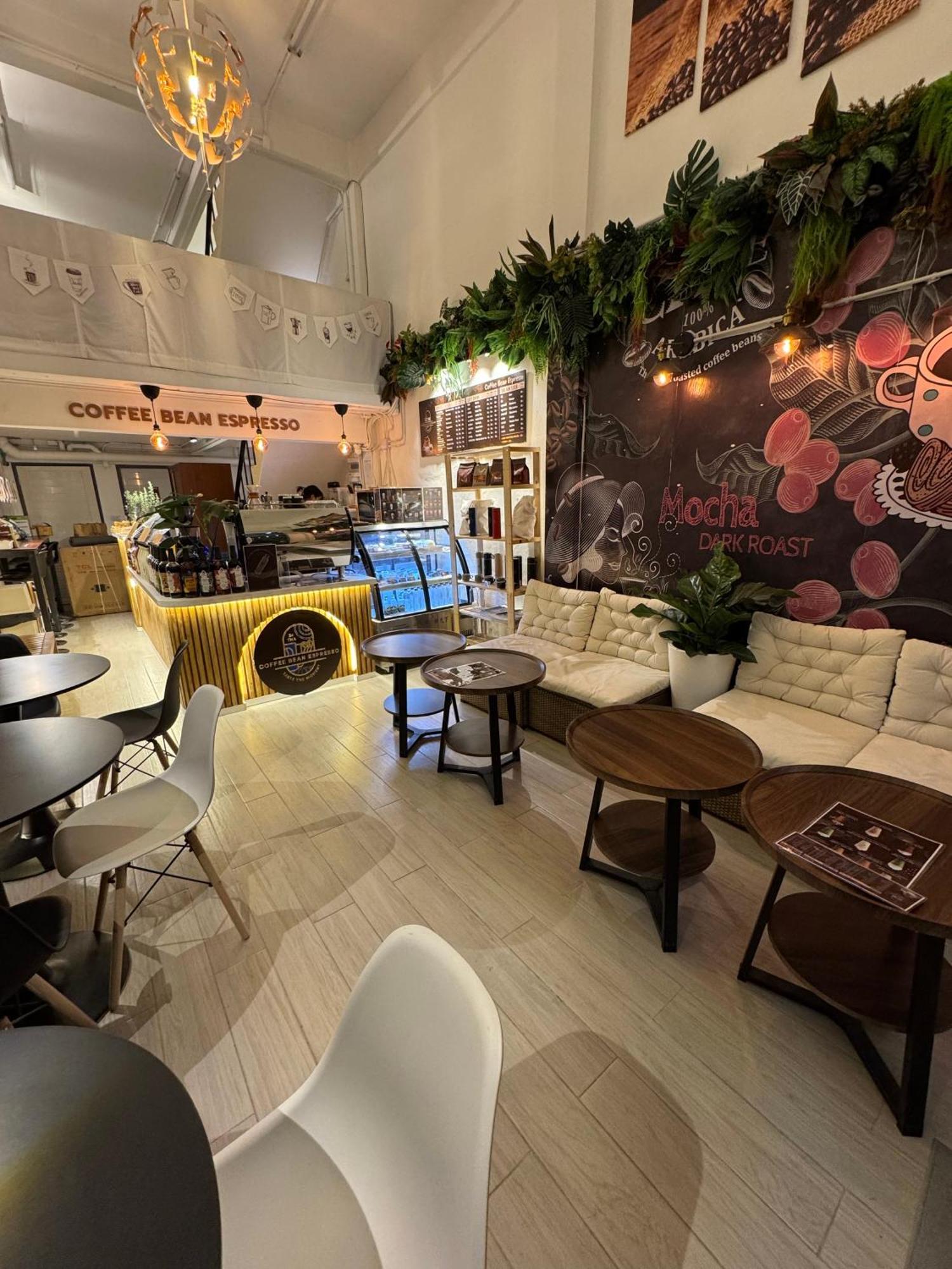 Twenty Two Place Hostel - Sukhumvit 22 Bangkok Exterior photo