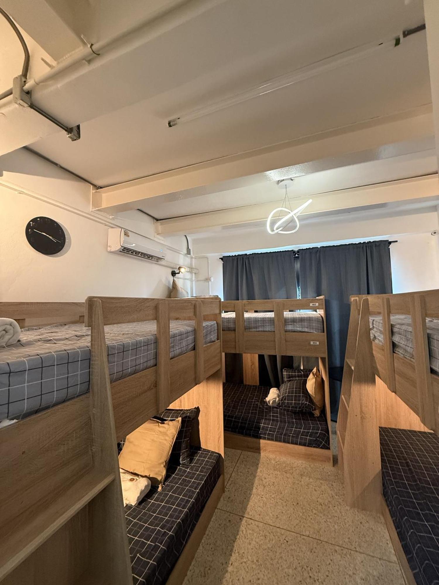 Twenty Two Place Hostel - Sukhumvit 22 Bangkok Exterior photo