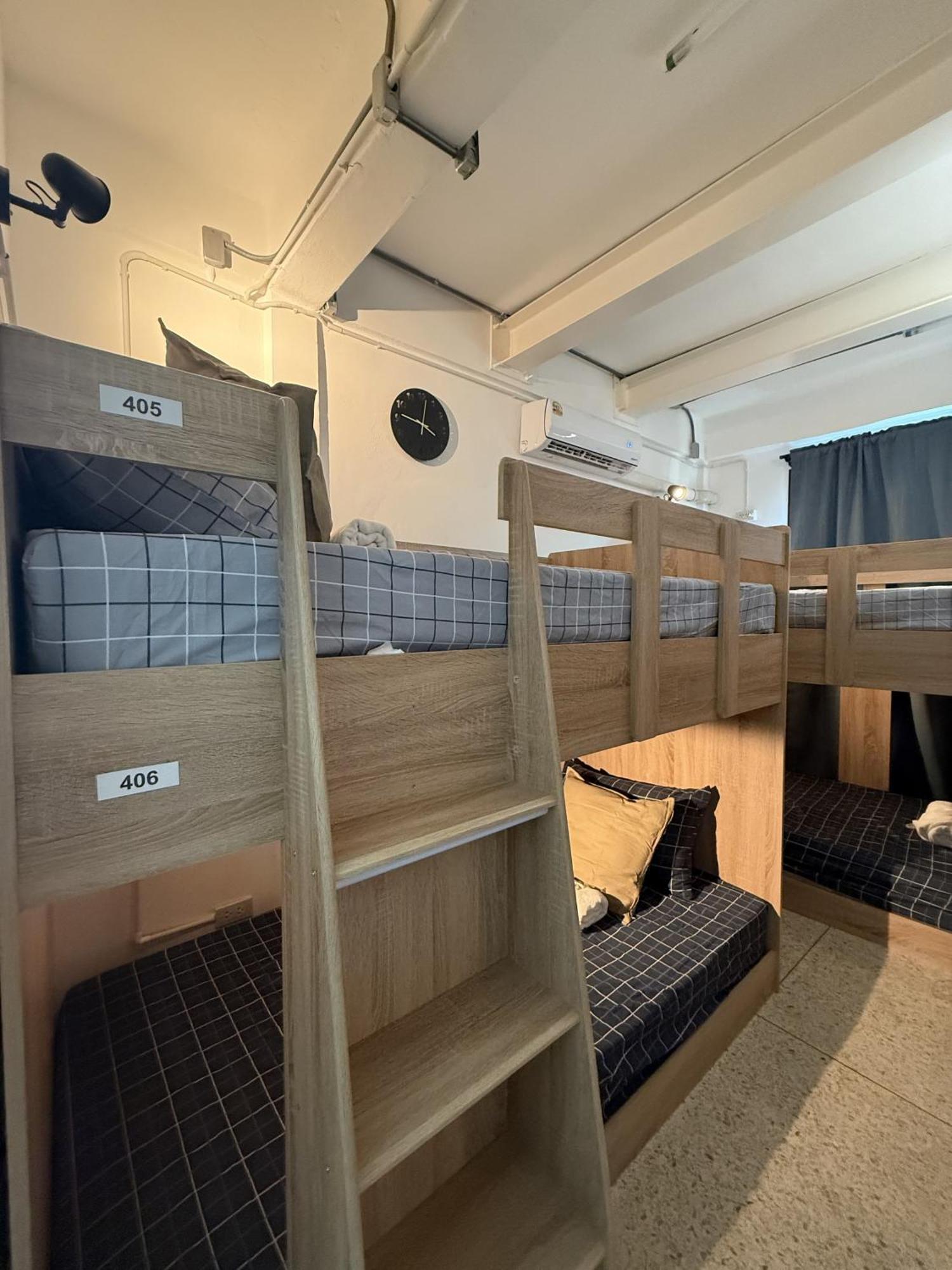 Twenty Two Place Hostel - Sukhumvit 22 Bangkok Exterior photo